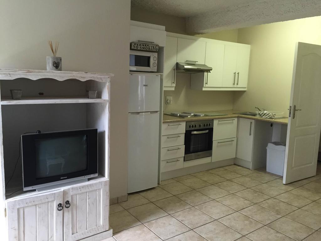 Larkspur Place East London Room photo